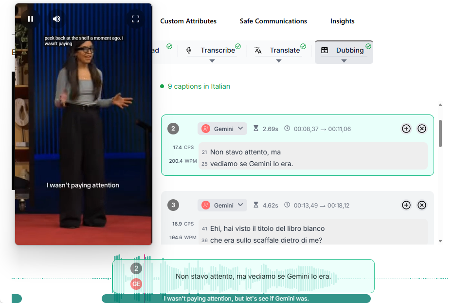 A woman is speaking on stage with a blue background. On the right, a tool interface shows captions being transcribed and translated into Italian.